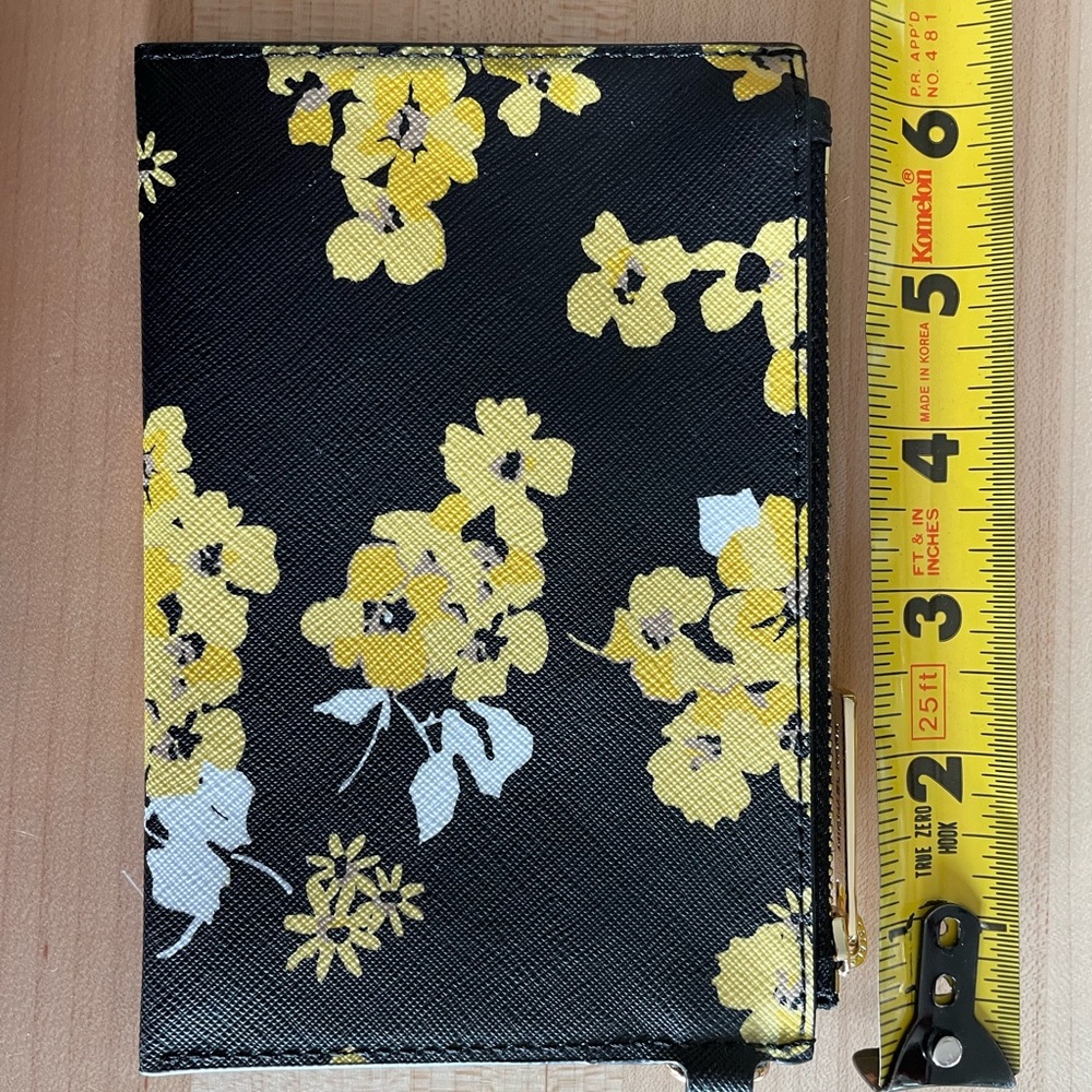 Small Michael Kors zippered wallet-let